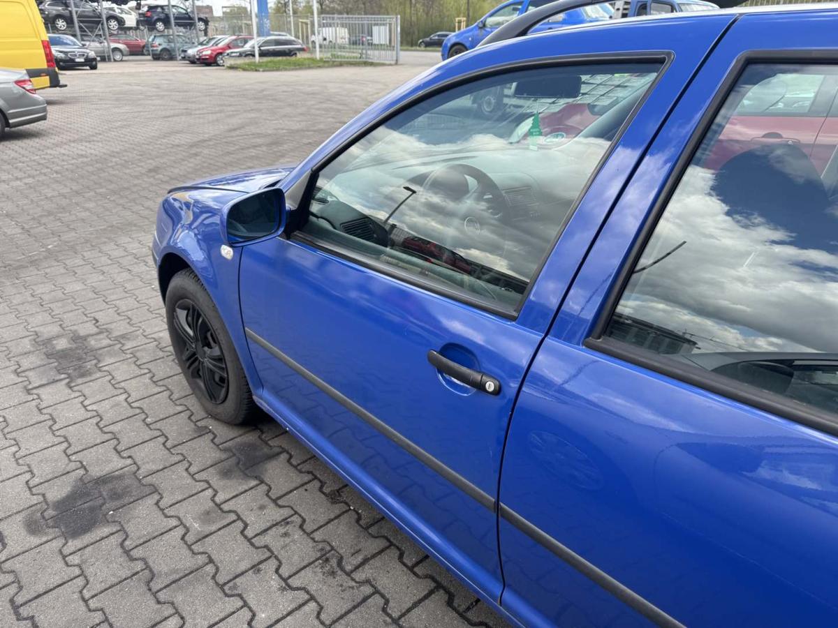 VW Golf 4 original T&uuml;r vorn links LA5C Surfblau 5-T&uuml;rer Rohbau Bj.2001